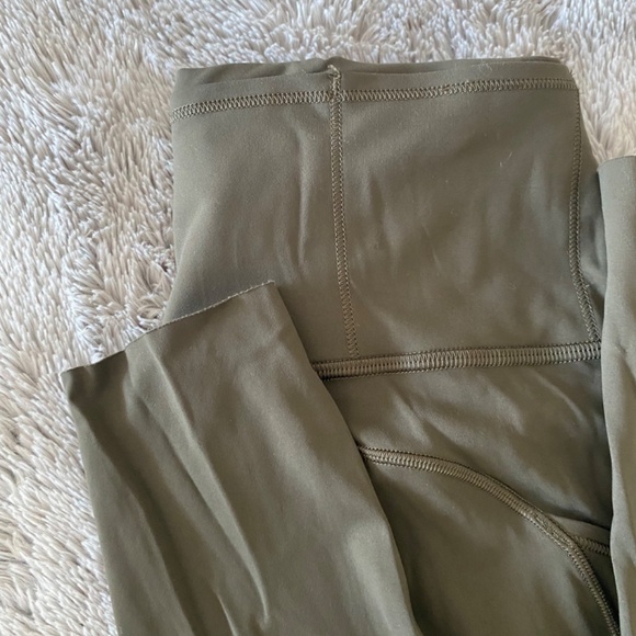 Lululemon Sports Bra & Leggings - Picture 6 of 7